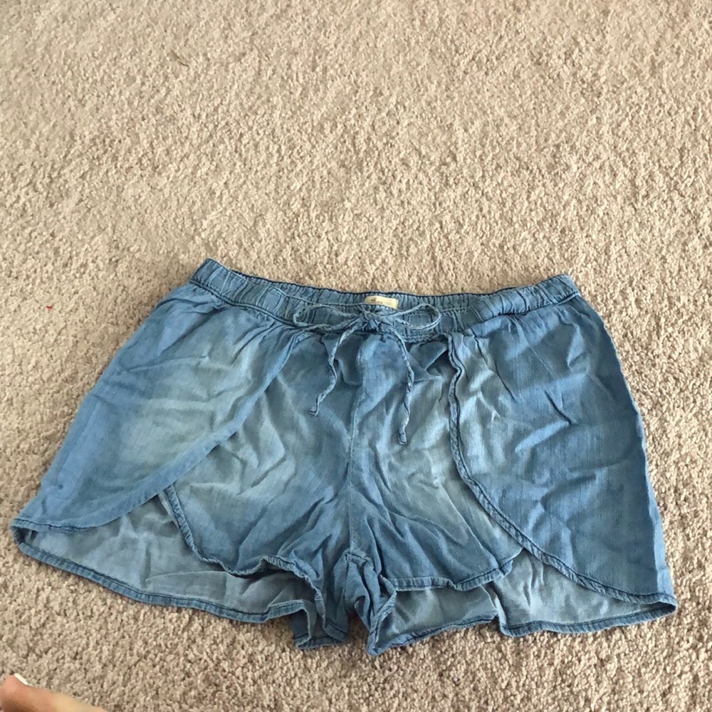 Hollister brand linen shorts size small